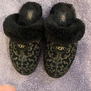 UGG Women's Black and Gold Patterned Slippers